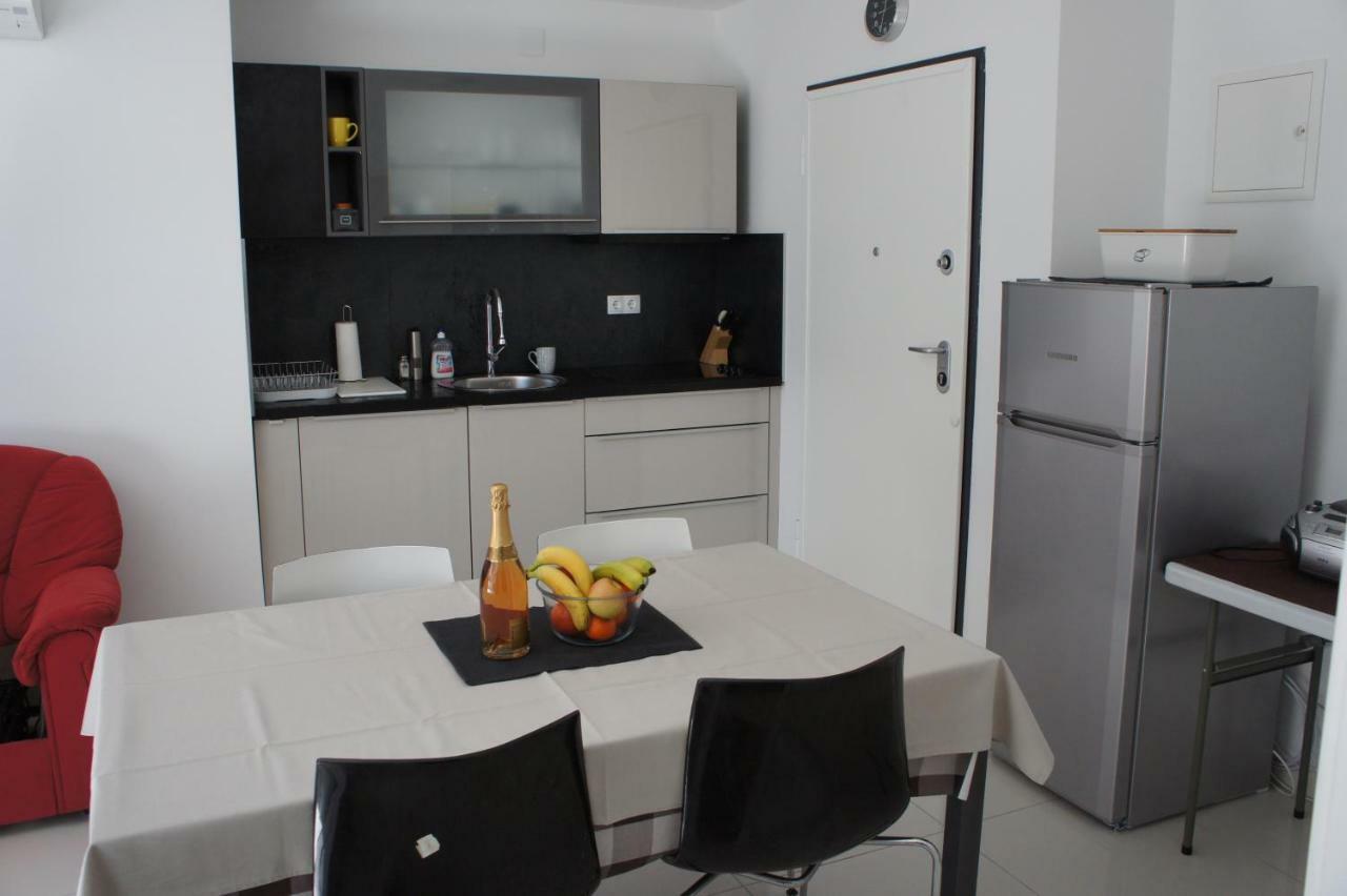 Apartment White فانتاسيسي المظهر الخارجي الصورة